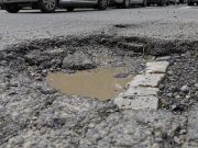 Capitala dă în gropi. Reparații, mai la primăvară!