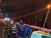 O autoutilitară cu 50 de butelii s-a răsturnat pe șosea, în Ilfov