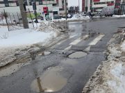 Vine primăvara. Se vede după gropi…