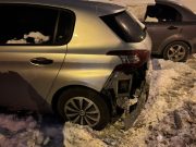 Parcare înghețată, mașini avariate