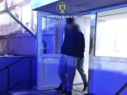 Au atacat un livrator să-i fure mâncarea. Trei rețineri! (Video)