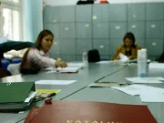 Efectul Bolojan. Sute de profesori au părăsit sistemul