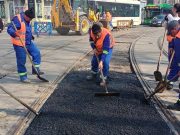 Primăria anunță că repară gropi non-stop. Șoferii o anunță că le ocolesc non-stop