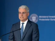 Politicienii se ceartă pe Facebook, guvernarea „merge înainte”