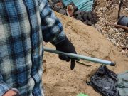 Mănuși, măști și alte deșeuri medicale aruncate în Parcul Cișmigiu