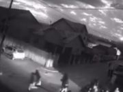 Mai mulți scandalagii au atacat o mașină de Poliție