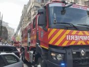 Incendiu izbucnit la acoperișul unui bloc (video)