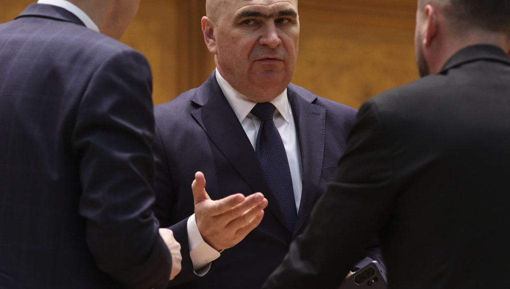 Fabula lui Bolojan: becuri aprinse și „șobolani” care rod banul public