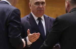 Fabula lui Bolojan: becuri aprinse și „șobolani” care rod banul public