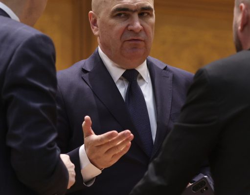 Fabula lui Bolojan: becuri aprinse și „șobolani” care rod banul public